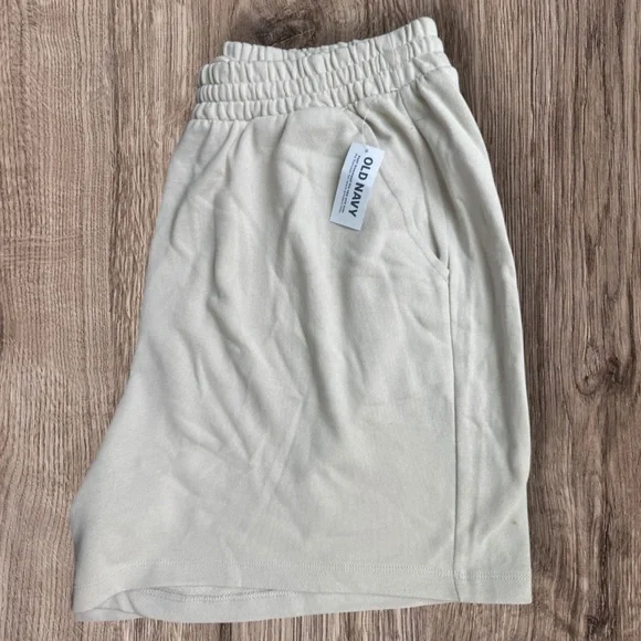 🧸 NWT! 🧸 Old Navy Extra High Waisted SoComfy Sweat Shorts! - Picture 9 of 9